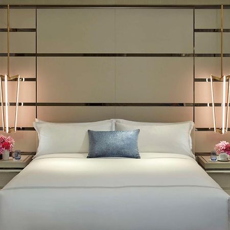 Crown Towers Sydney Hotell Eksteriør bilde A bedroom at The Ritz-Carlton, Dubai