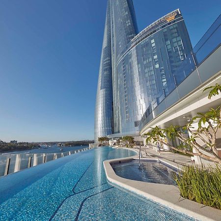 Crown Towers Sydney Hotell Eksteriør bilde The pool at the top of the tower