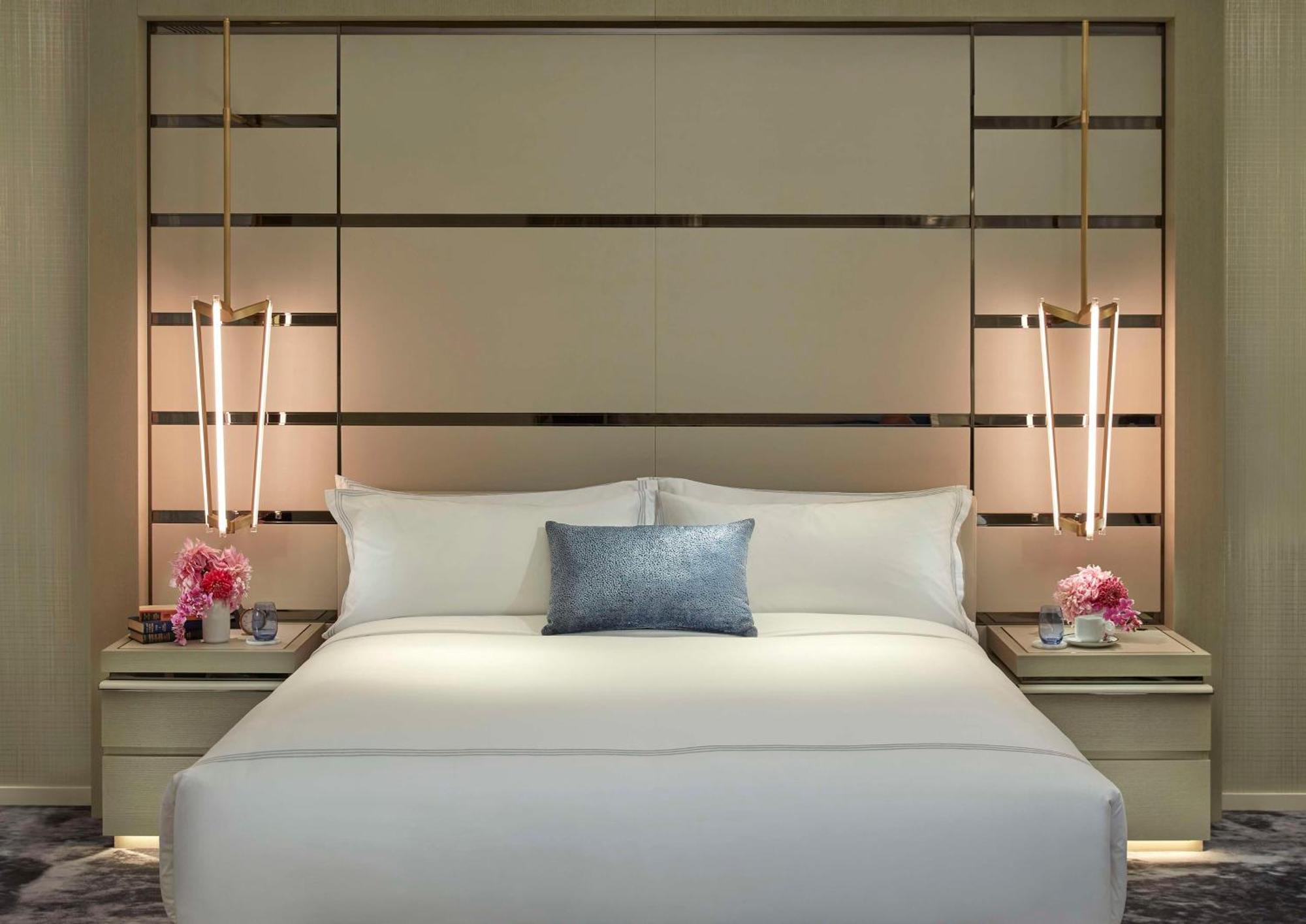 Crown Towers Sydney Hotell Eksteriør bilde A bedroom at The Ritz-Carlton, Dubai