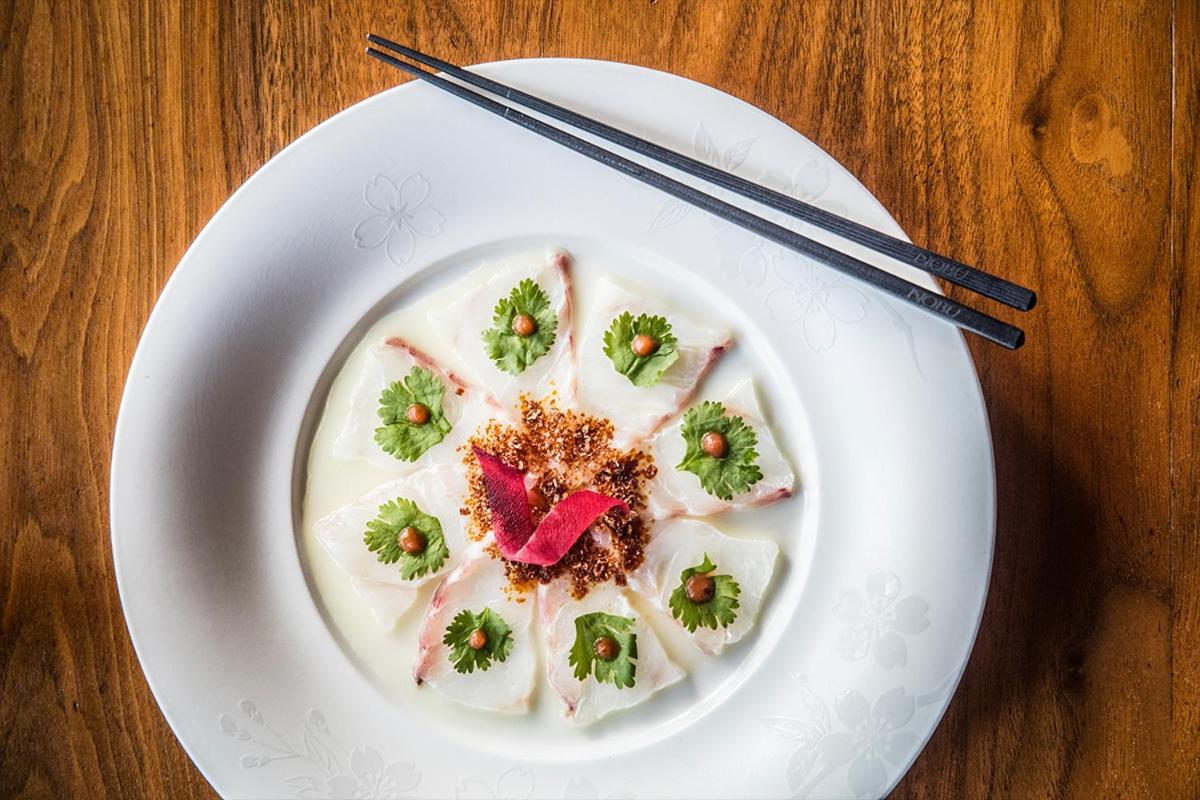 Crown Towers Sydney Hotell Eksteriør bilde A plate of fish sashimi