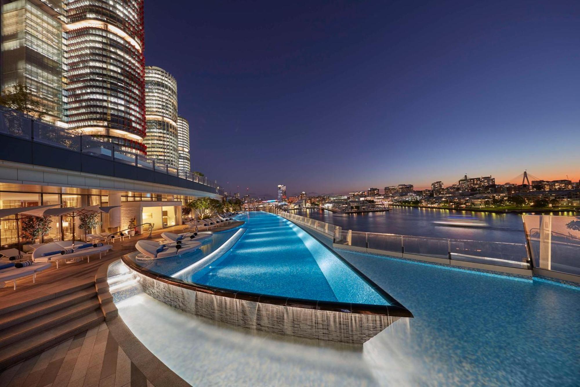 Crown Towers Sydney Hotell Eksteriør bilde Infinity Pool at The Star Gold Coast